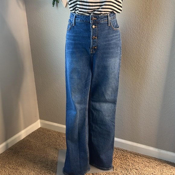 🆕 listing! Old Navy extra high rise flare button fly - Picture 2 of 7